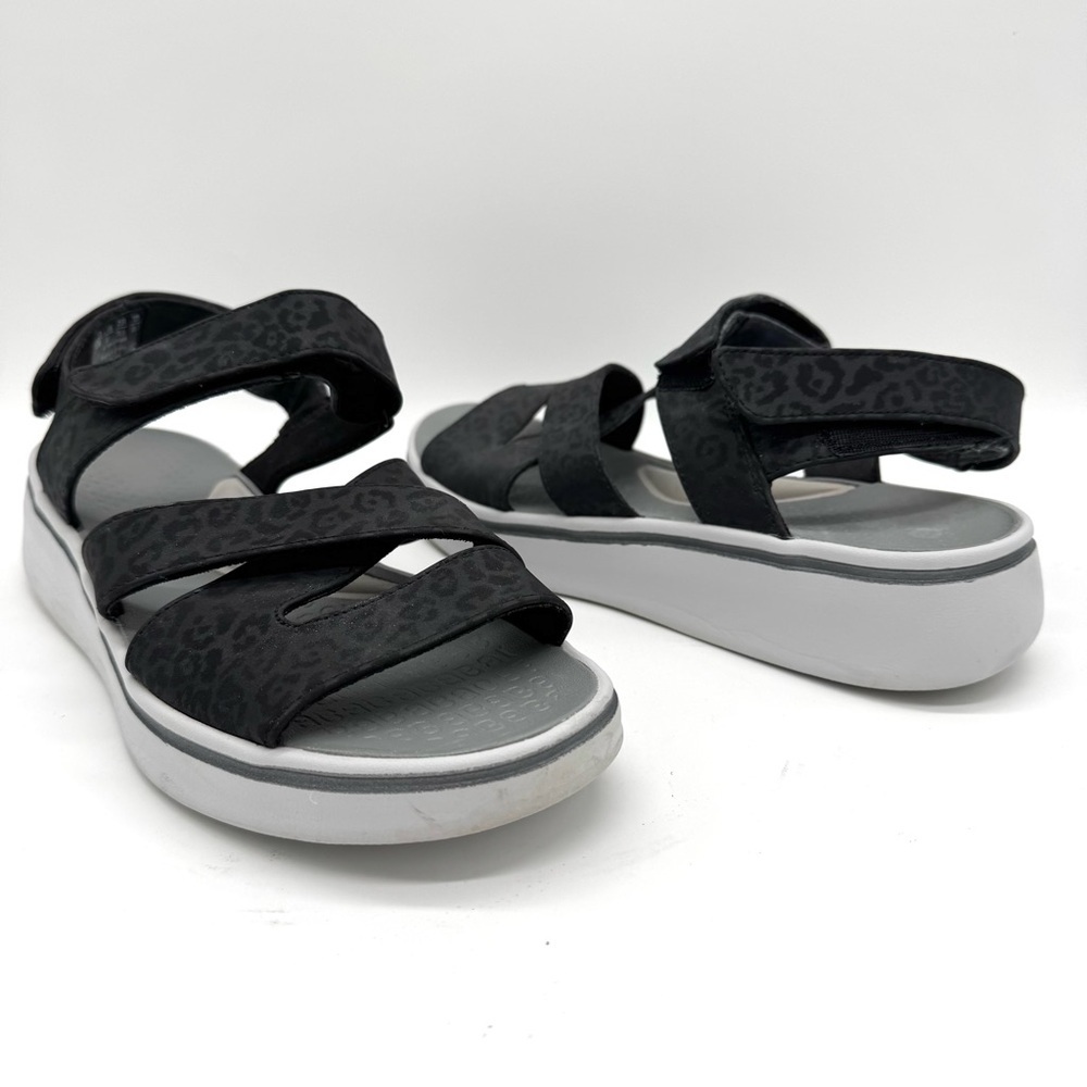 BZees traveler Comfort Sandal Black tonal animal print